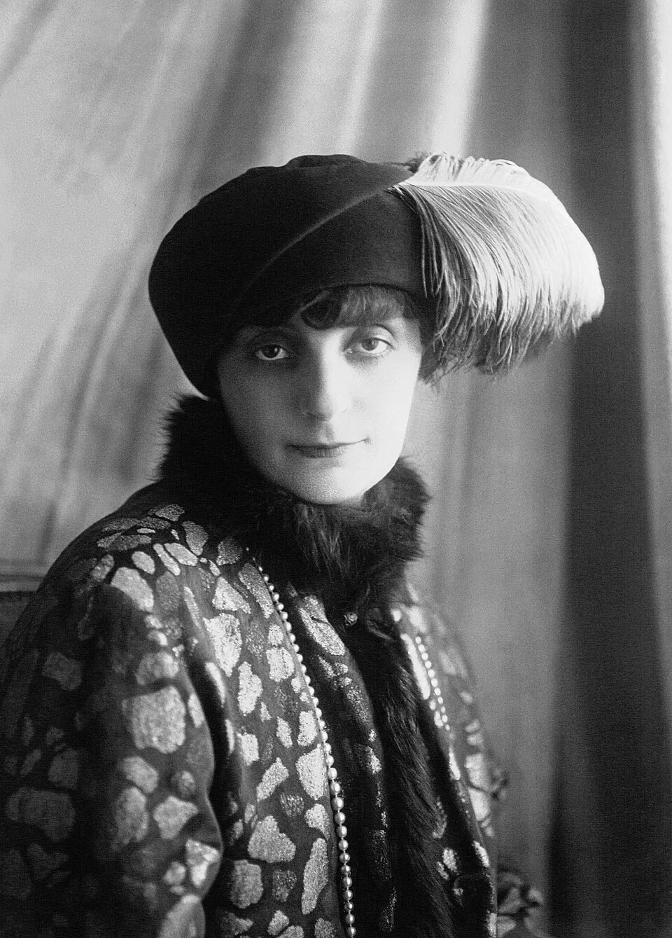 Anna de Noailles photographiée par l’agence Meurisse en 1922