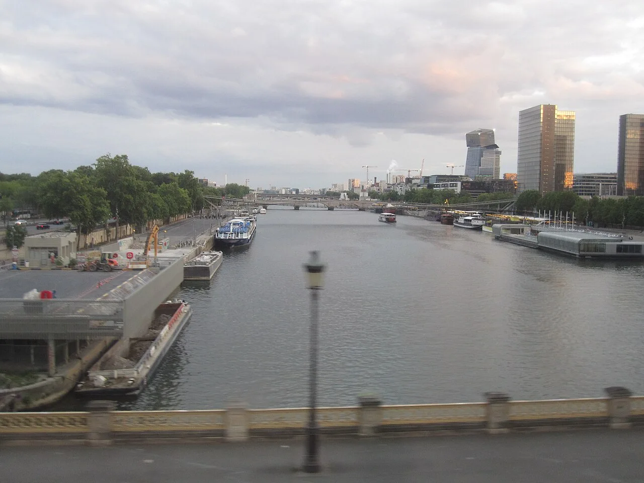Paris et la Seine, illustration de la réception française du cinéma roumain